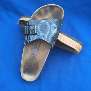 Birkis by Birkenstock size 41 narrow
